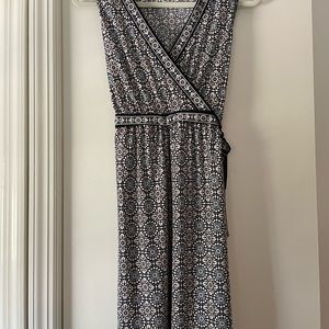 Women’s dress sleeveless. Knew legit with mid waist tie.